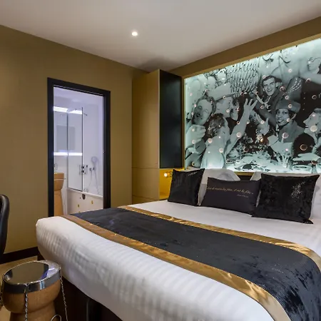 호텔 레 뷜르 드 4*