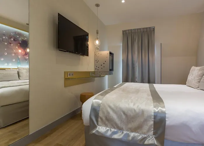 호텔 레 뷜르 드 4*